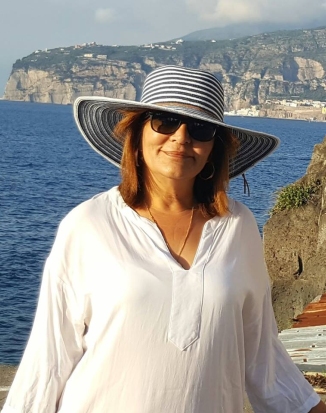 מדריכת טיולים מאורגנים לציבור הדתי